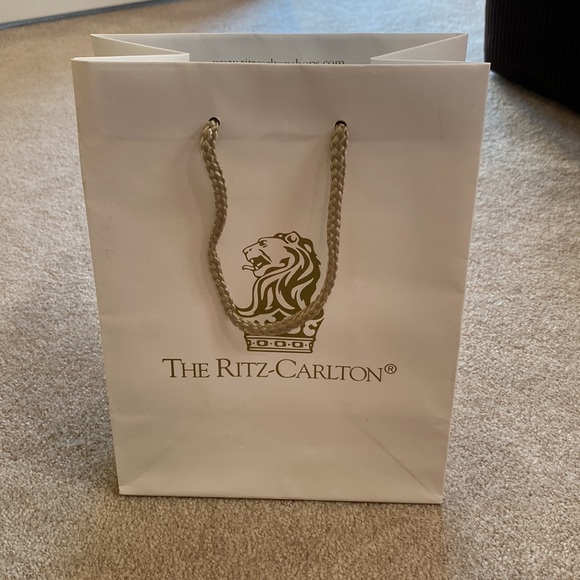 Ritz-Carlton shopping gift bag - Picture 7 of 8